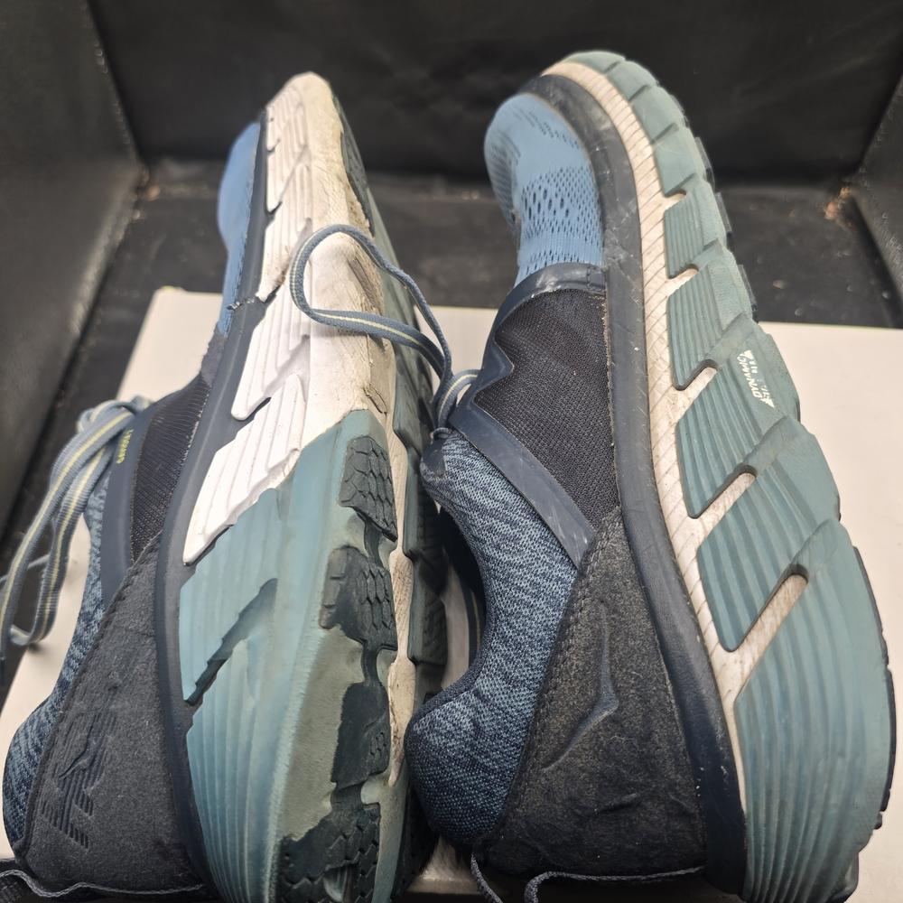 Hoka One One Gaviota 2 in Navy and Light Blue - Picture 8 of 9